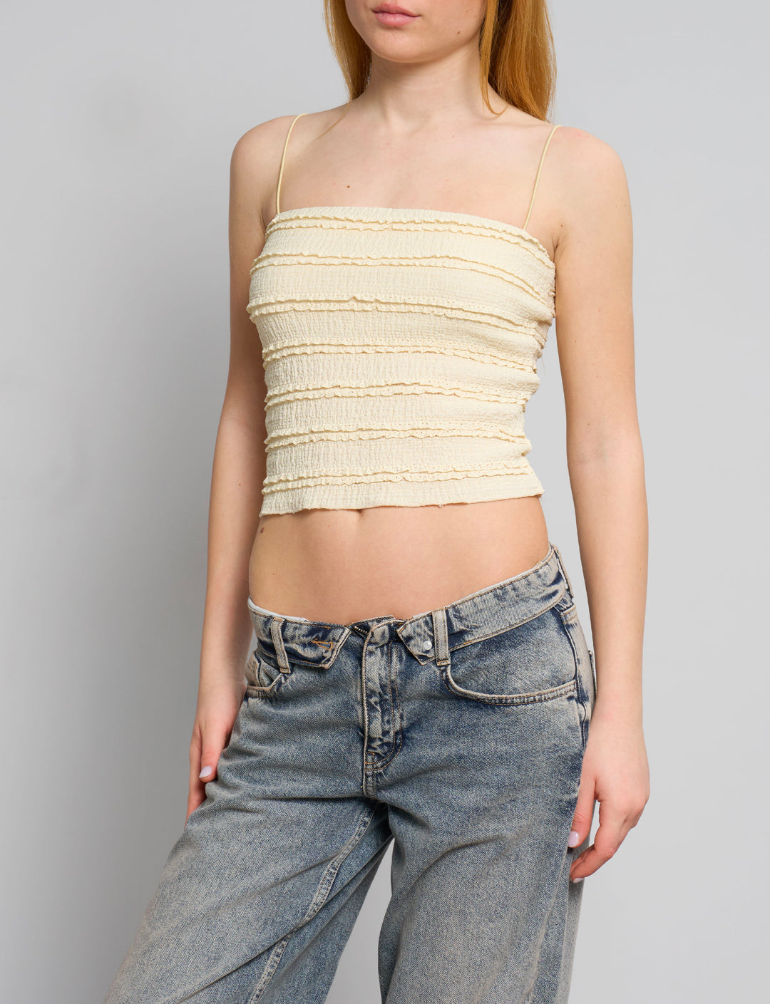 Top a fascia giallo pastello con rouches frontale