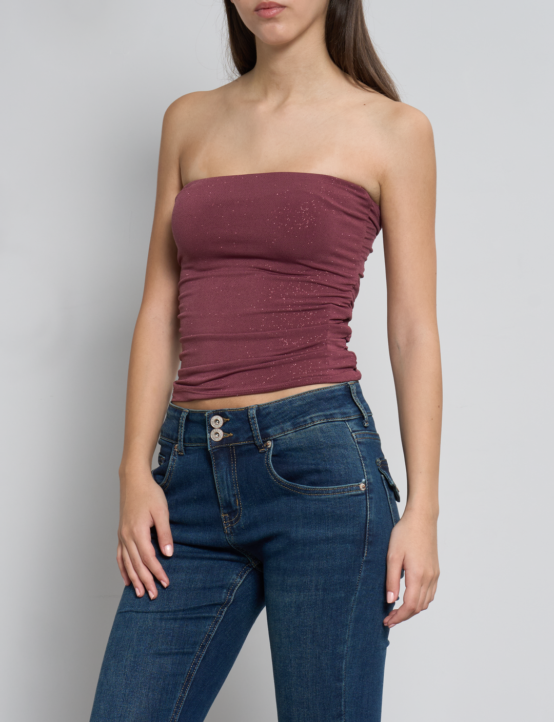 Top a fascia rosso scuro glitterato con nodi sul retro frontale
