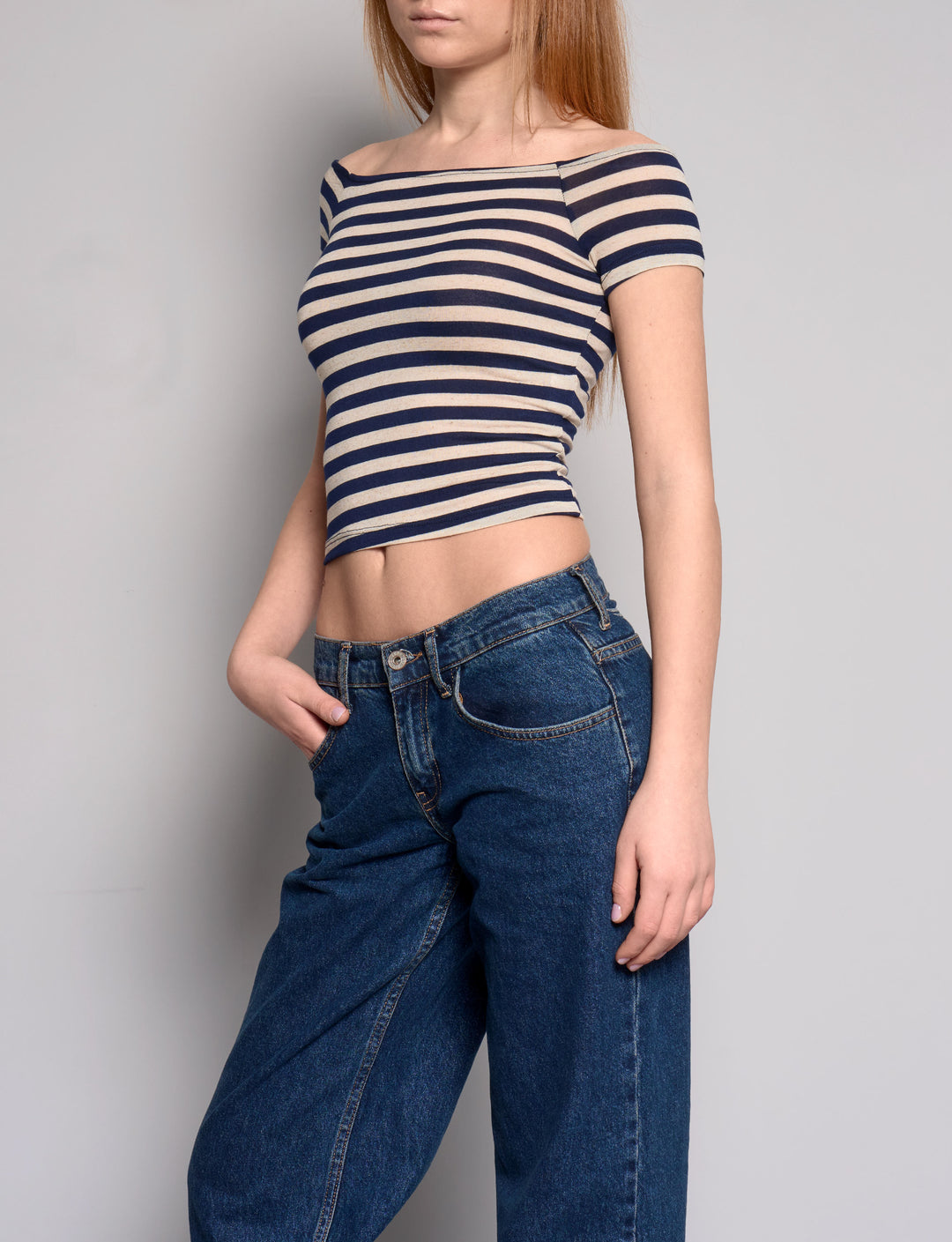Top a righe blu con scollo dritto
