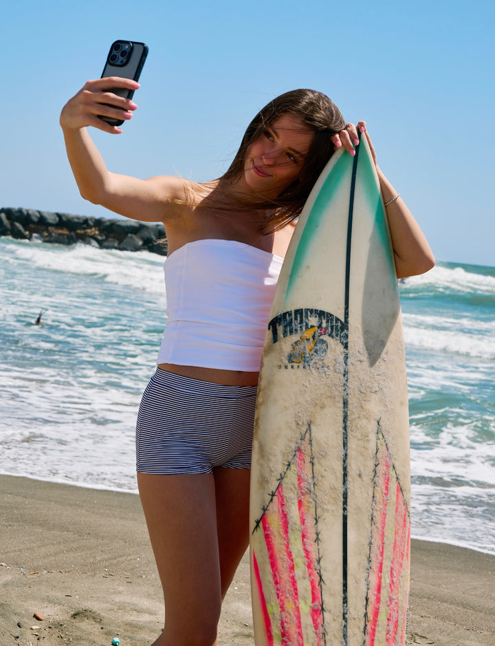 Top bianco a fascia look