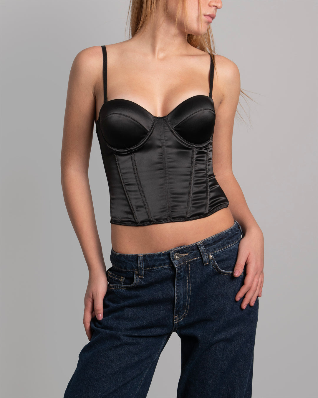 Top corsetto in raso nero frontale