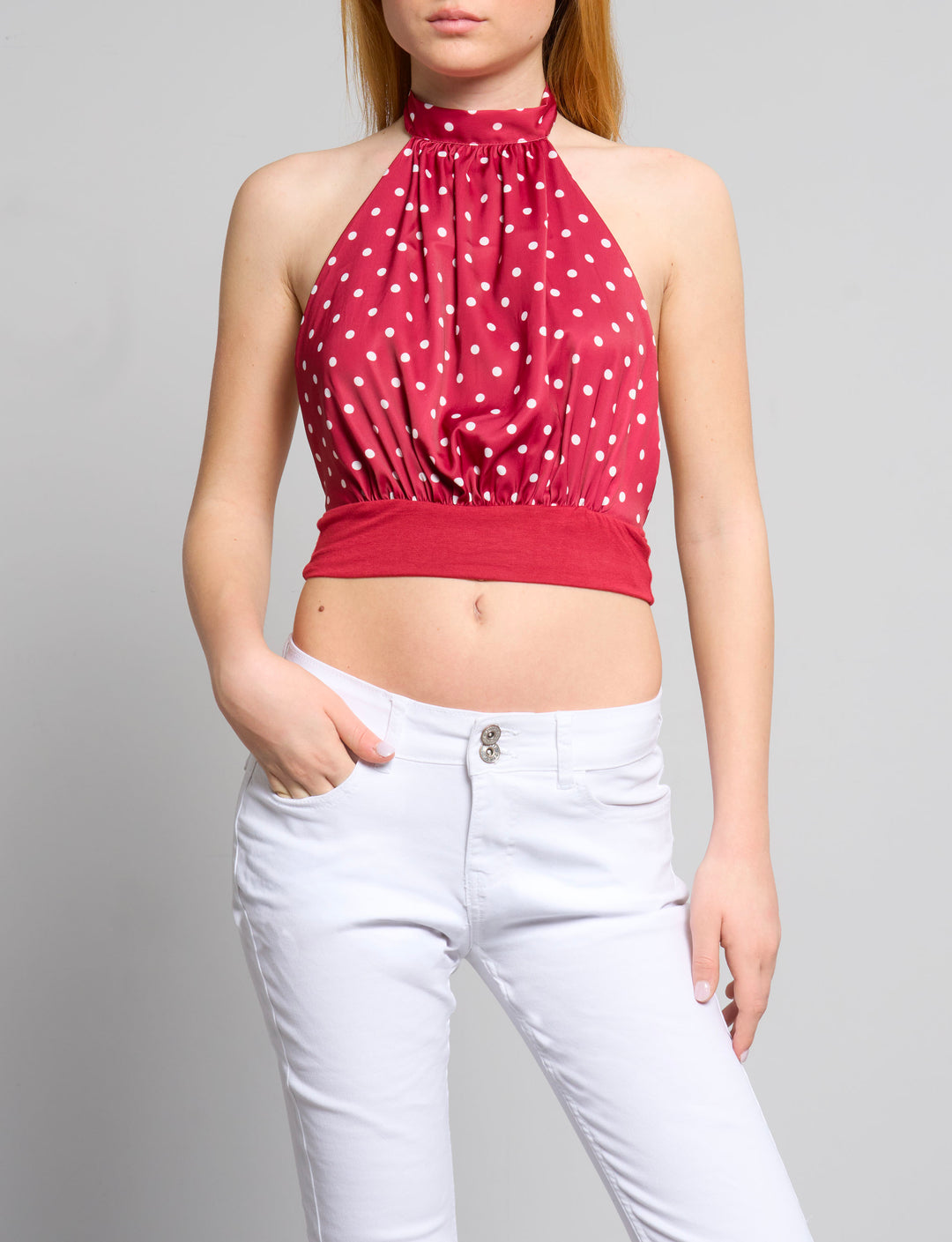 Top crop rosso a pois frontale