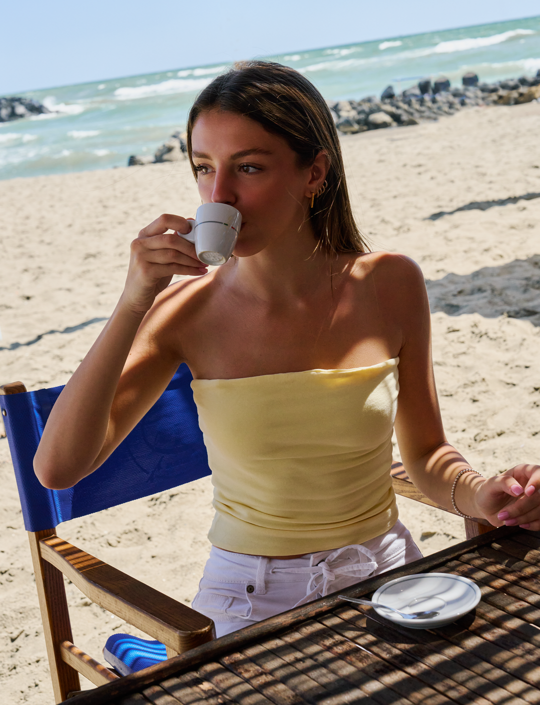 Top giallo a fascia outfit