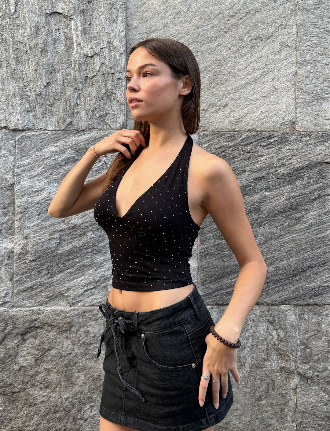 Top nero con strass copertina