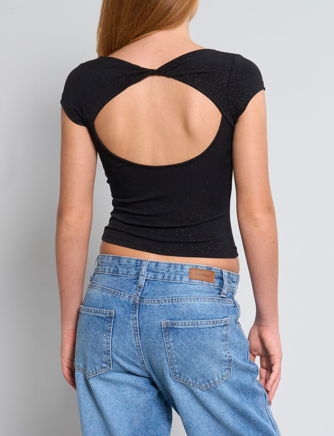Top nero glitterato con schiena scoperta retro
