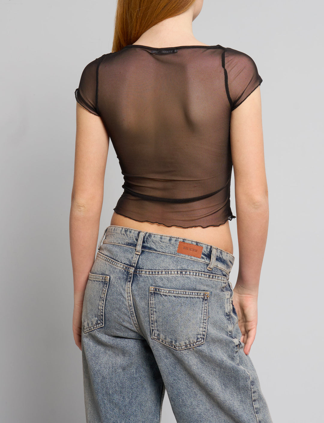 Top nero in rete con trasparenze retro