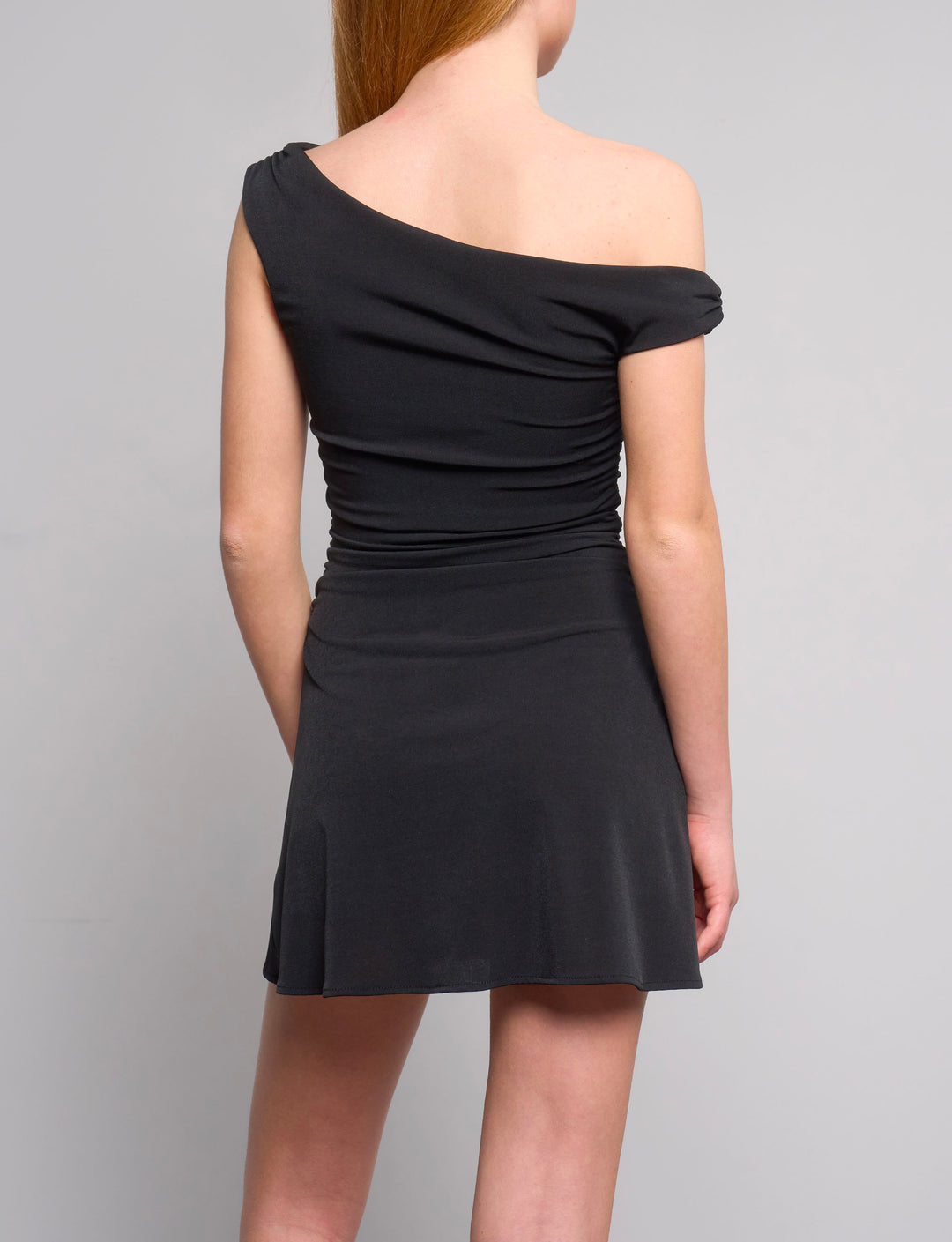 Vestito scollo asimmetrico