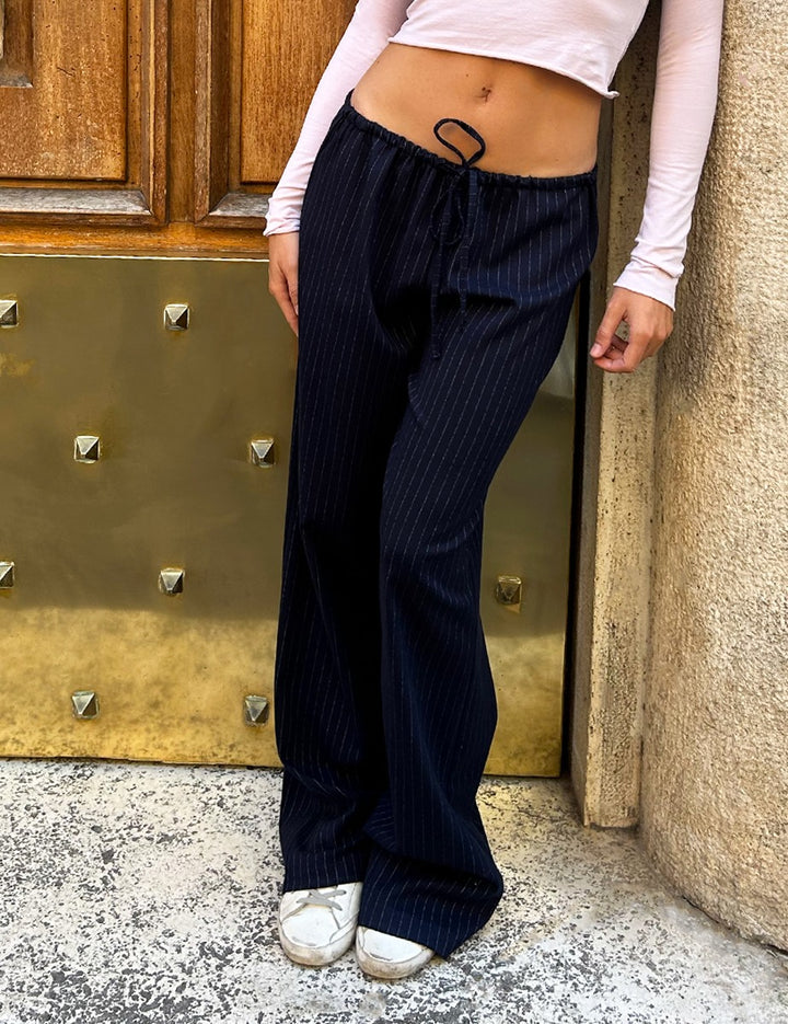 Pantalone gessato a gamba ampia con coulisse