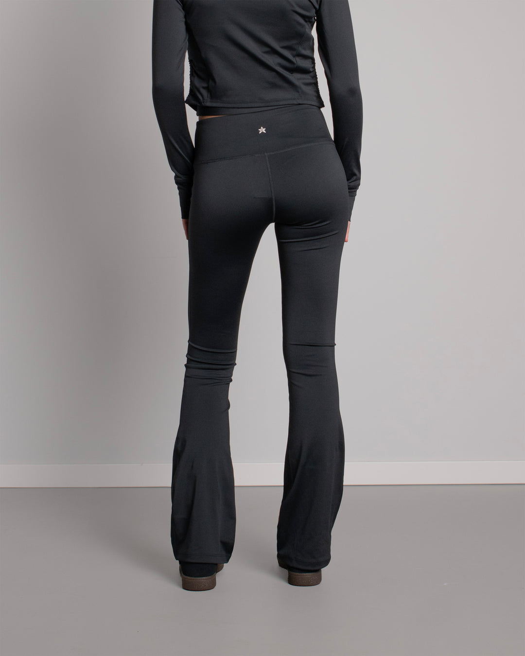 Yoga pant nero a zampa retro