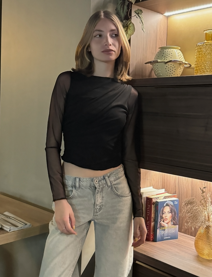 Top in rete con trasparenze