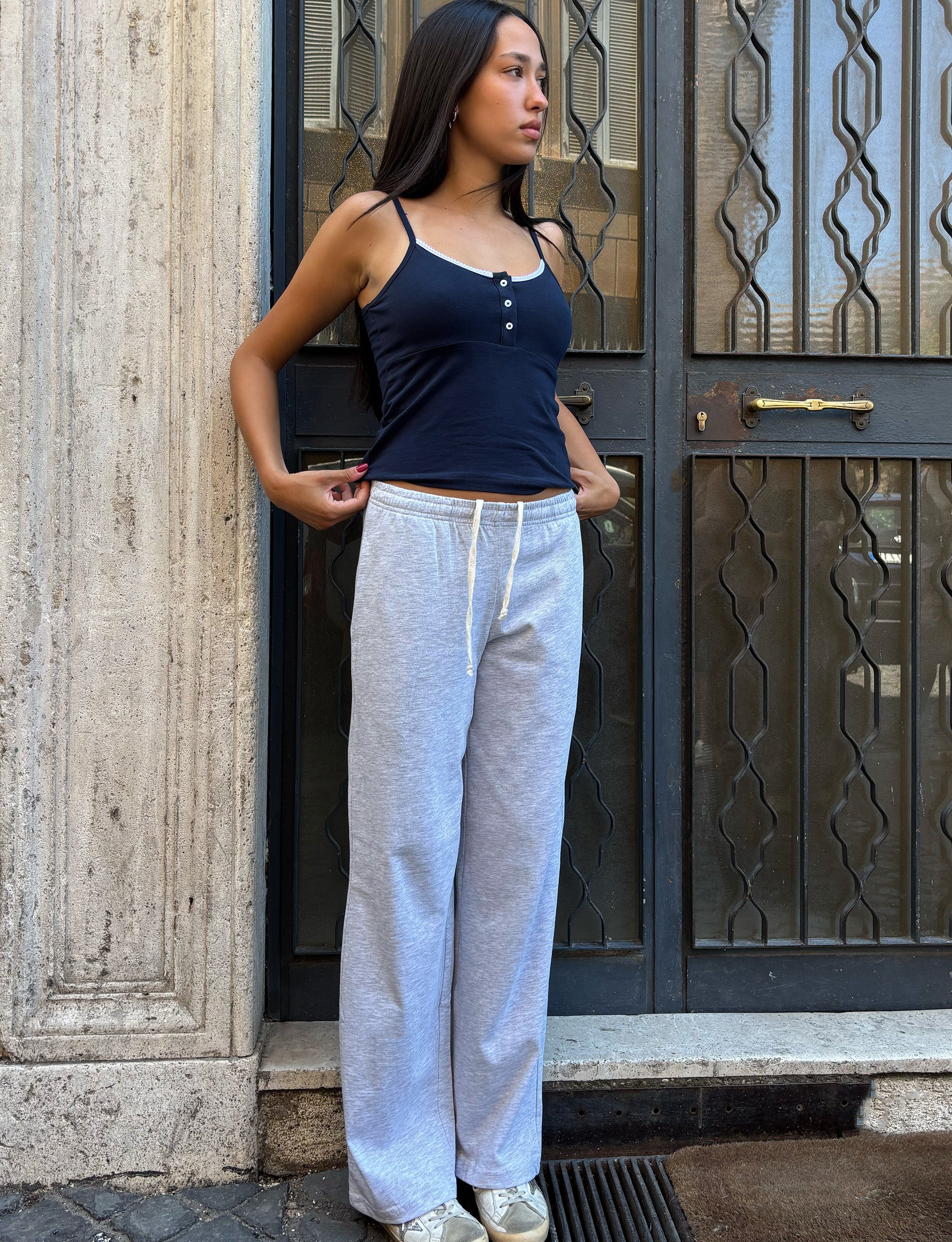 Pantalone tuta grigio a gamba ampia