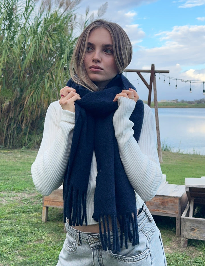 Sciarpa tinta unita con frange