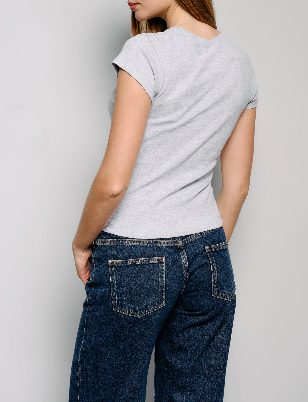 T-shirt grigia con scritta "Difficile da spiegare"