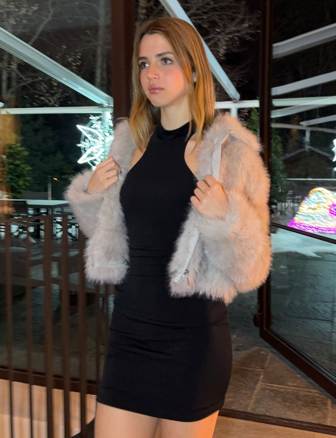 Abito tubino con scollo olimpionico