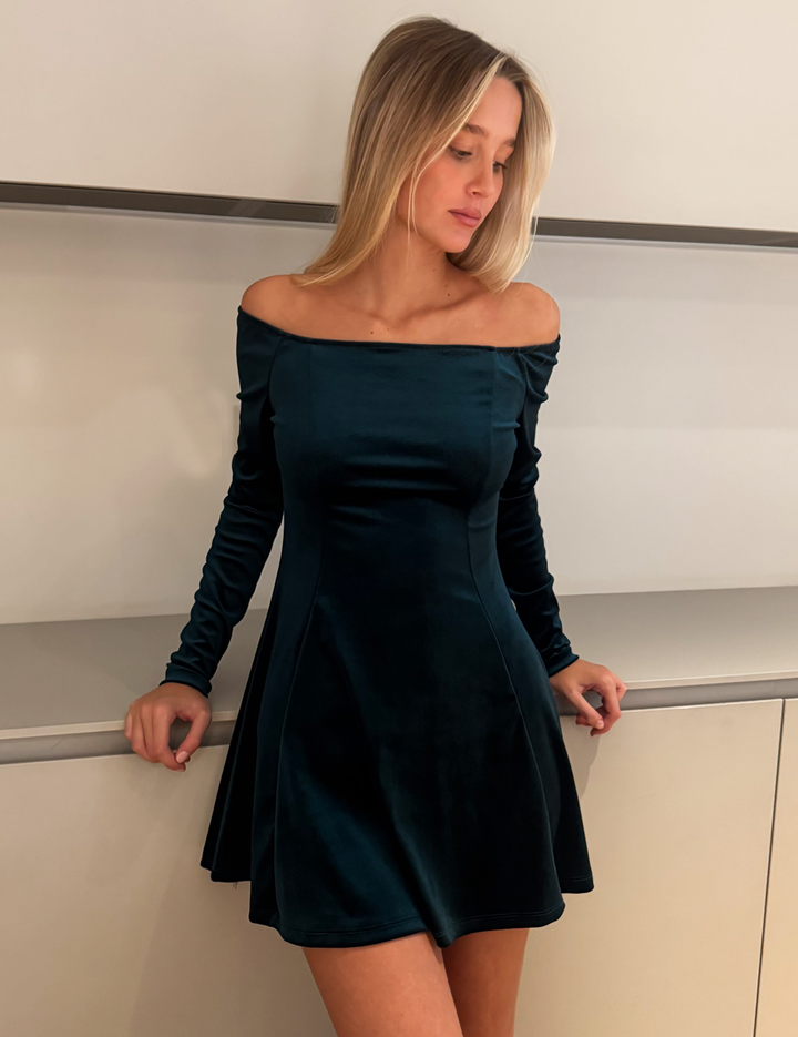 Abito offshoulder svasato in ciniglia