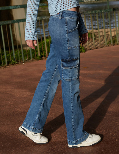 Jeans a Zampa con doppio bottone e tasconi